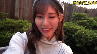 大屌哥爆草送餐的漂亮美女 让她口交后骑马狂插